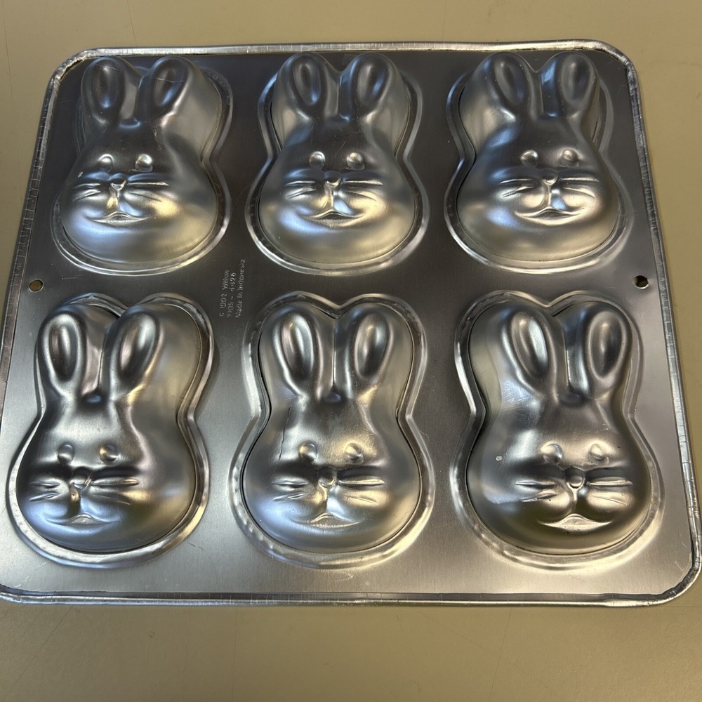 Vintage Wilton  1992 Six BUNNY HEAD CAKE PAN MUFFINS BROWNIES 105-4426 Easter